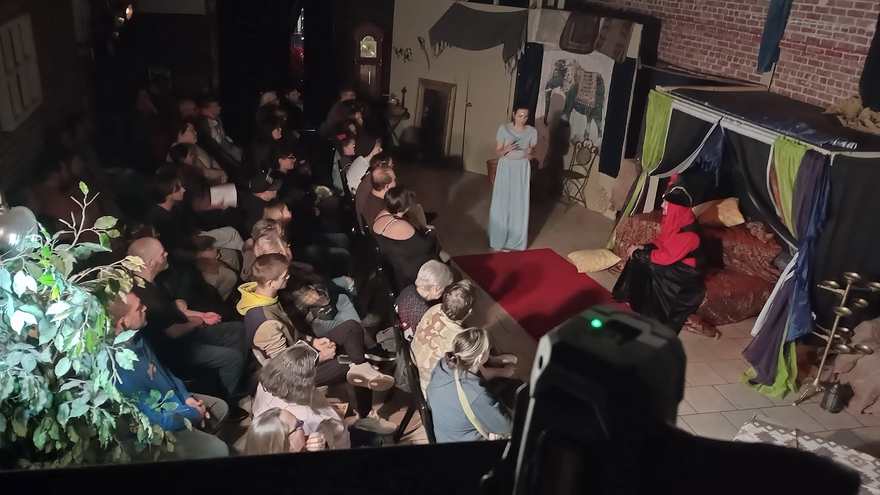 The princess faces the seated Vizier before a full house in Twisted