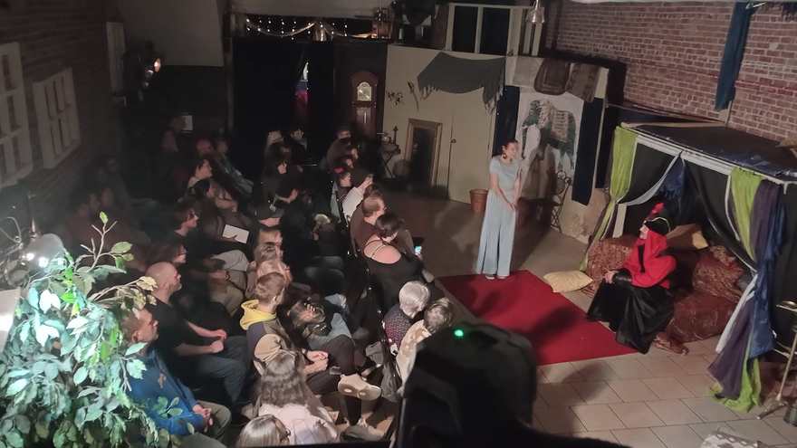 The princess stands her ground in a Twisted performance, the Vizier seated nearby